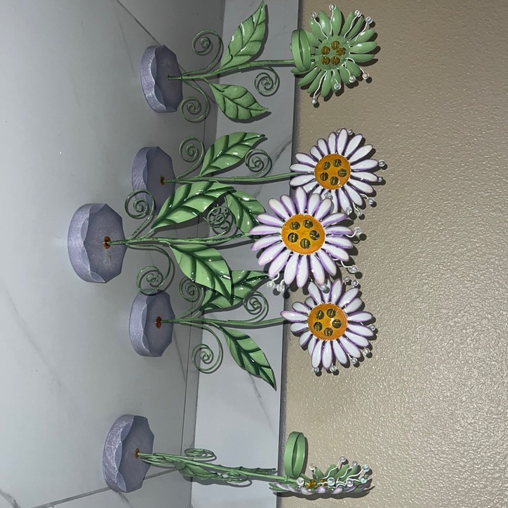 Flower candle holder or mini lamp holder can be used indoors or outdoors.